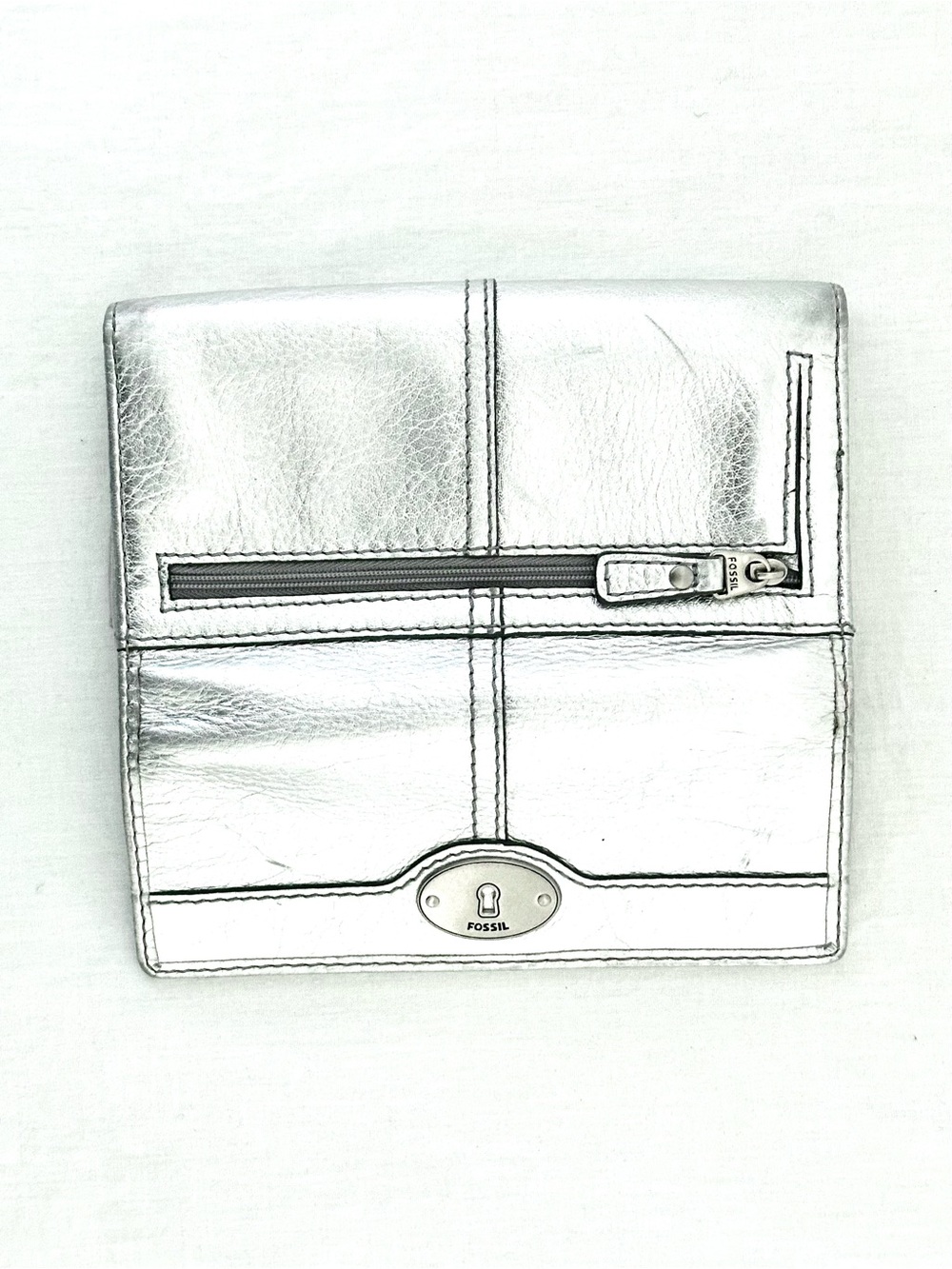 Fossil Maddox Vintage Leather Long Trifold Snap Wallet in Silver - Picture 3 of 10